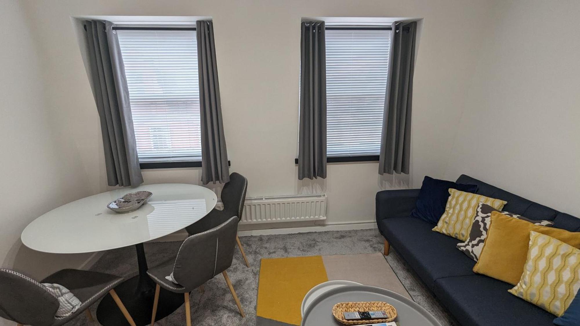 Old Compton Apartamento: Charming Retreat for Mature Guests London Exterior photo