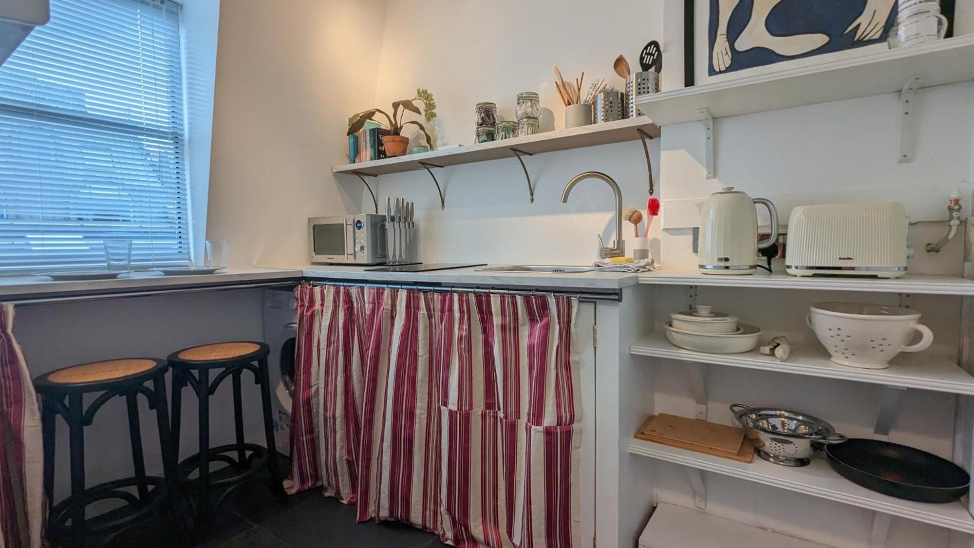 Old Compton Apartamento: Charming Retreat for Mature Guests London Exterior photo